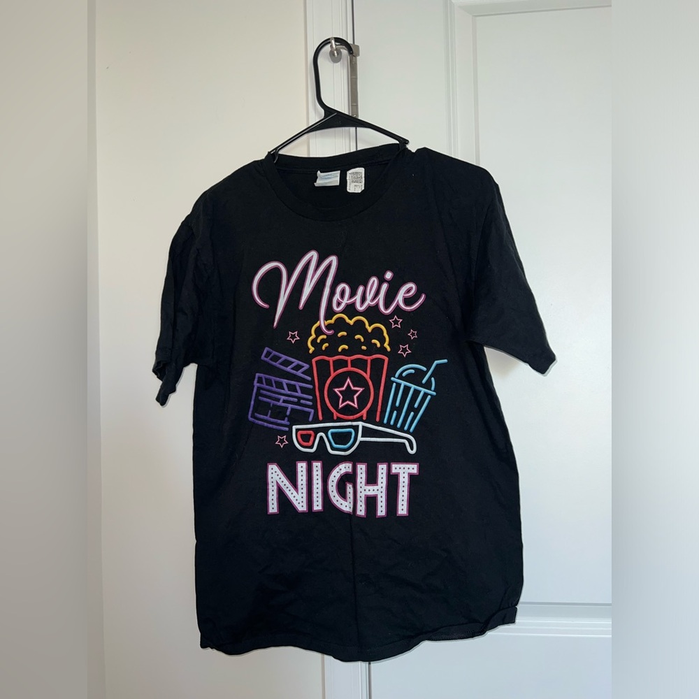 Black graphic T “Movie Night in” size XL